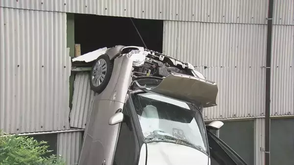 「墓参りで寺の駐車場からフェンスを乗り越えて約４メートル転落　車に乗っていた家族３人けが　岐阜・山県市」の画像