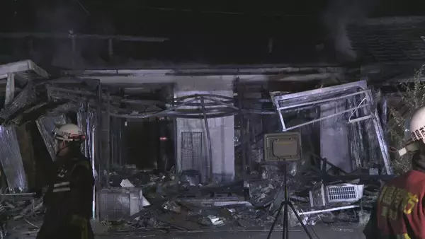 「市営住宅で火事　住人の夫婦か焼け跡から２人の遺体見つかる　愛知・津島市」の画像