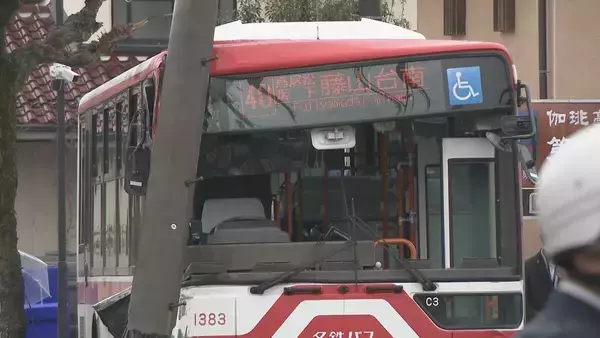 バスが電柱に衝突…  電柱は根元が大破し傾く 付近では“停電”発生 愛知･春日井市