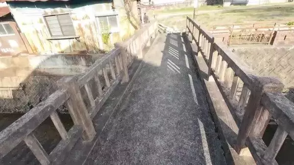 「一体誰が？観光地にある“謎の橋” 岐阜県内だけで700か所以上…取材でわかった意外な事実 他県では洪水につながったケースも」の画像