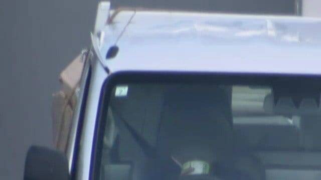 トラック運転しながら箸持ってカップラーメン ｢前を見ていません」有料道路で見た“危険” ながらスマホも 新名神6人死亡事故から1か月