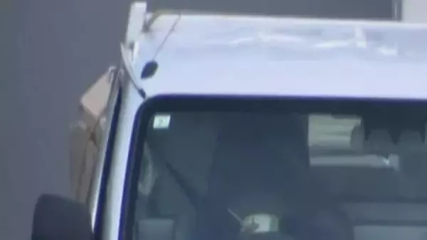 「トラック運転しながら箸持ってカップラーメン ｢前を見ていません」有料道路で見た“危険” ながらスマホも 新名神6人死亡事故から1か月」の画像