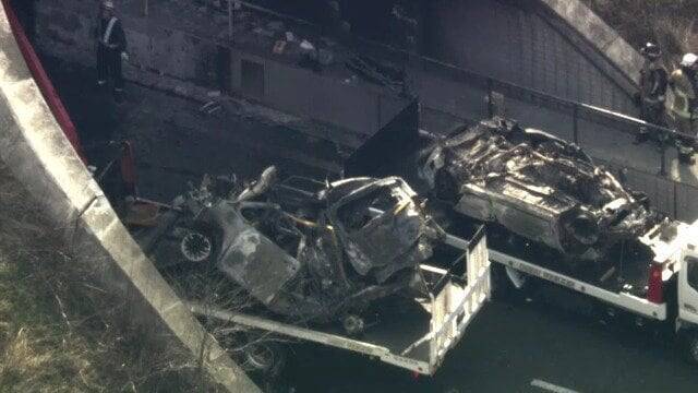 トラック運転しながら箸持ってカップラーメン ｢前を見ていません」有料道路で見た“危険” ながらスマホも 新名神6人死亡事故から1か月