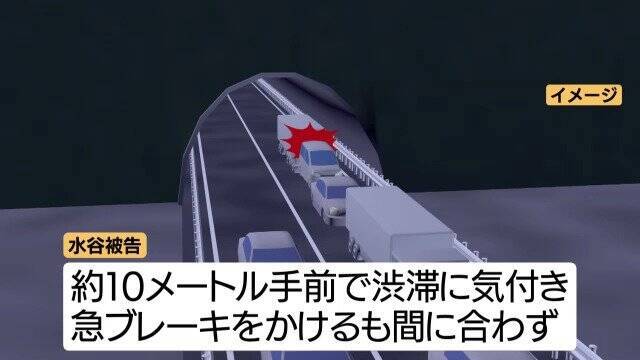 トラック運転しながら箸持ってカップラーメン ｢前を見ていません」有料道路で見た“危険” ながらスマホも 新名神6人死亡事故から1か月