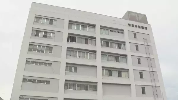 「盗んだ消火器を警察署に噴射しパトカーに投げつけたか 高校生ら3人逮捕 愛知･春日井市」の画像