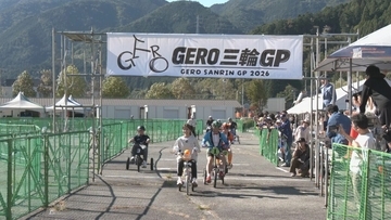 復活！オリジナル三輪車で耐久レース 最高齢80才も参加　岐阜・下呂市