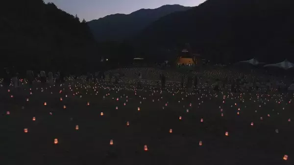 ”満天の星空が地上に” 約１万個のキャンドルの明かりが森の中で揺れる　岐阜・下呂市　四美ナリエ「インスタよりきれい」