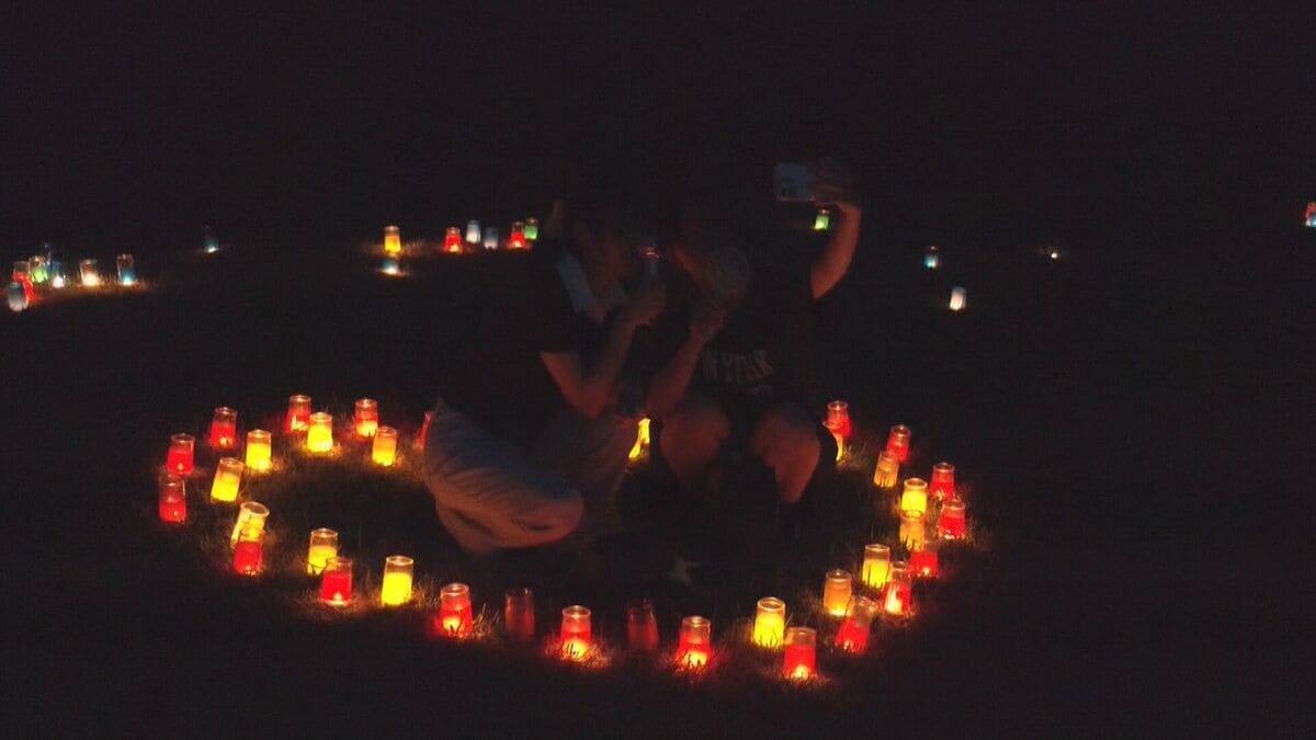 ”満天の星空が地上に” 約１万個のキャンドルの明かりが森の中で揺れる　岐阜・下呂市　四美ナリエ「インスタよりきれい」