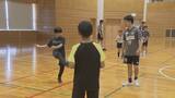 「足や頭でボールを打ち返す｢セパタクロー｣ 日本代表選手らのアドバイス受けて子どもたちが挑戦 愛知･北名古屋市【アジア大会 愛知･名古屋2026】」の画像2