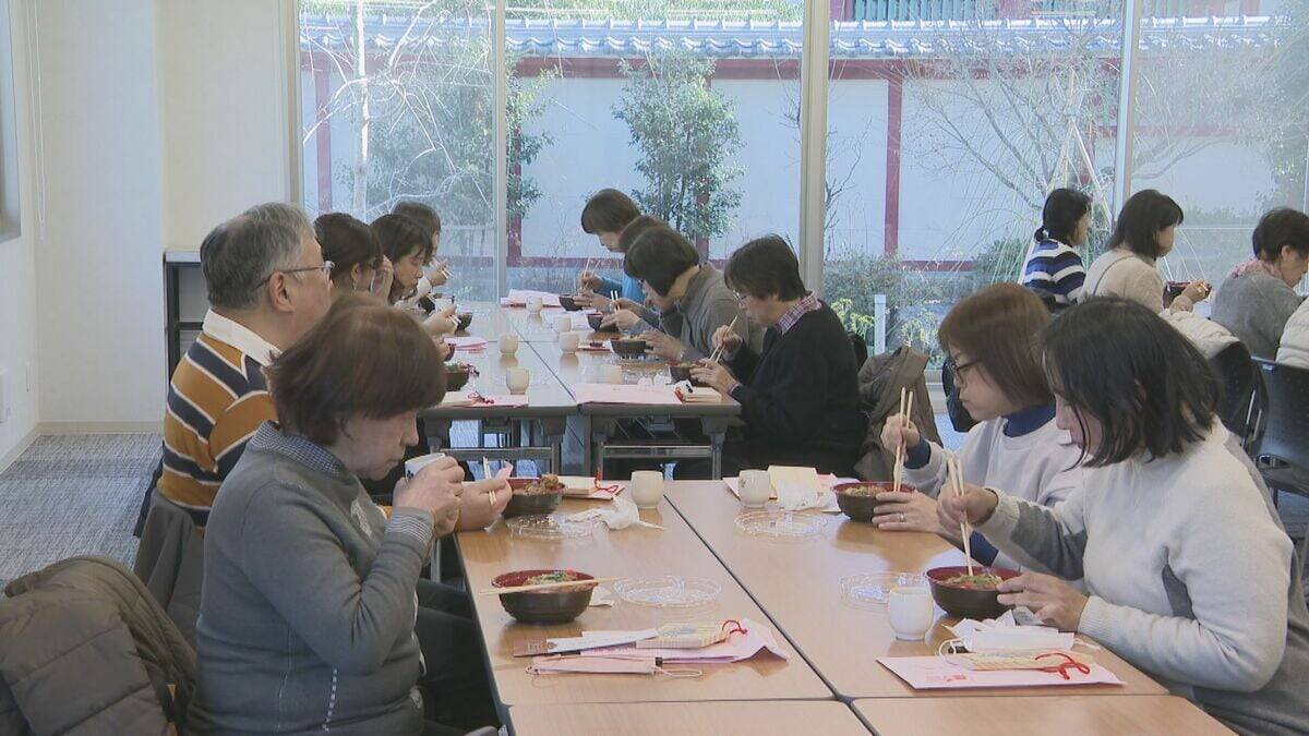 “必勝合格号”に乗ってバスツアー 受験生の家族が学問の神様･菅原道真公が祀られる｢上野天満宮｣など巡る ｢最後の神頼み｣