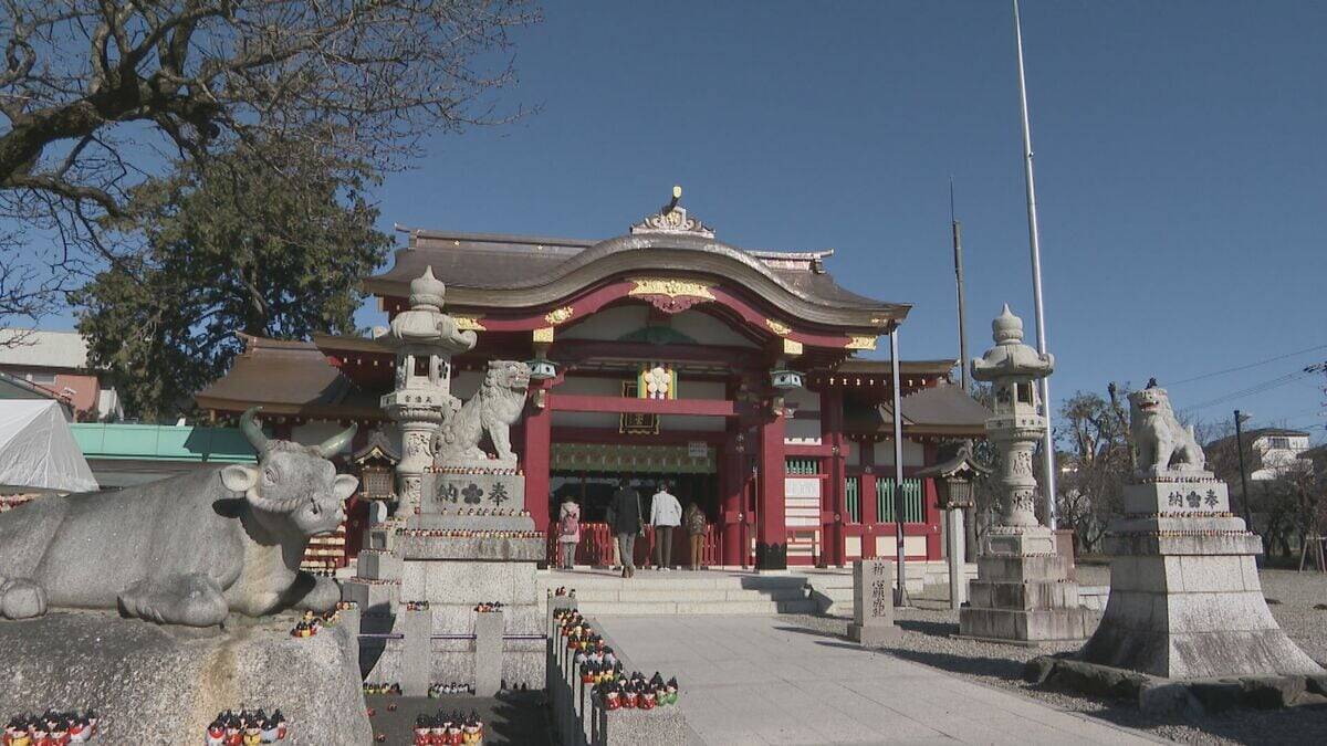 “必勝合格号”に乗ってバスツアー 受験生の家族が学問の神様･菅原道真公が祀られる｢上野天満宮｣など巡る ｢最後の神頼み｣