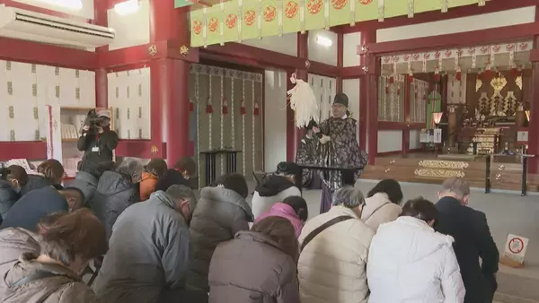 「“必勝合格号”に乗ってバスツアー 受験生の家族が学問の神様･菅原道真公が祀られる｢上野天満宮｣など巡る ｢最後の神頼み｣」の画像