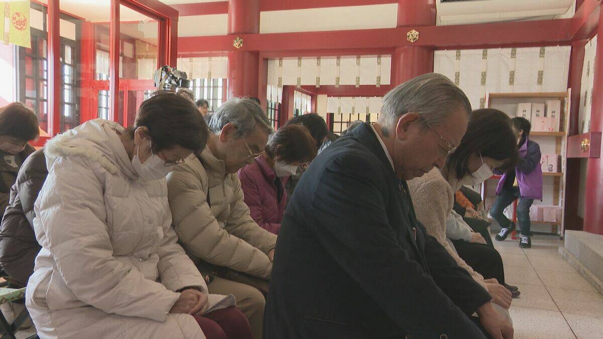 “必勝合格号”に乗ってバスツアー 受験生の家族が学問の神様･菅原道真公が祀られる｢上野天満宮｣など巡る ｢最後の神頼み｣