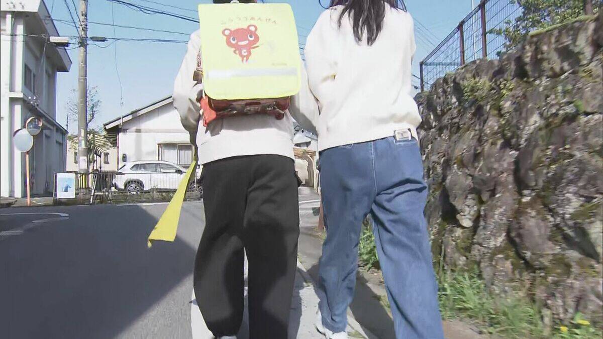 小学校近くでクマ目撃 保護者が付き添って登校 クマの体長は80センチほどか 岐阜･山県市