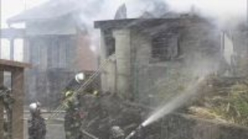 津市で住宅火災　焼け跡から1人の遺体　90代の母親と連絡とれず