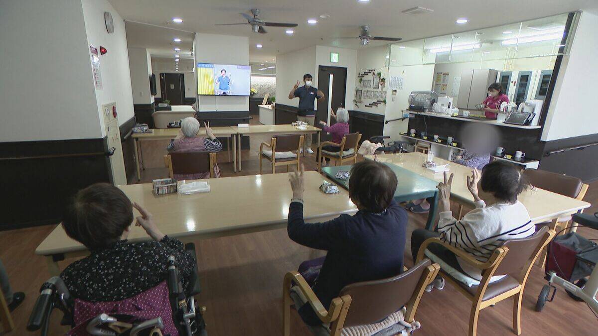 “スポットワーク”で介護の人材不足解消へ 新しい顔ぶれに入居者も会話弾む ｢子育てなどで働いていない有資格者たちが働きやすく｣