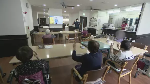 「“スポットワーク”で介護の人材不足解消へ 新しい顔ぶれに入居者も会話弾む ｢子育てなどで働いていない有資格者たちが働きやすく｣」の画像