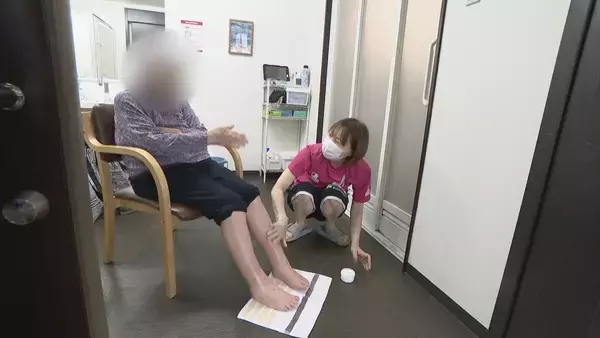 「“スポットワーク”で介護の人材不足解消へ 新しい顔ぶれに入居者も会話弾む ｢子育てなどで働いていない有資格者たちが働きやすく｣」の画像