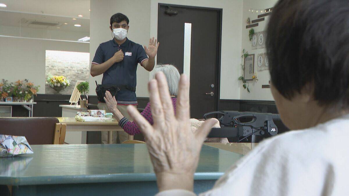 “スポットワーク”で介護の人材不足解消へ 新しい顔ぶれに入居者も会話弾む ｢子育てなどで働いていない有資格者たちが働きやすく｣