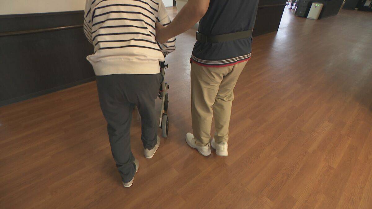 “スポットワーク”で介護の人材不足解消へ 新しい顔ぶれに入居者も会話弾む ｢子育てなどで働いていない有資格者たちが働きやすく｣