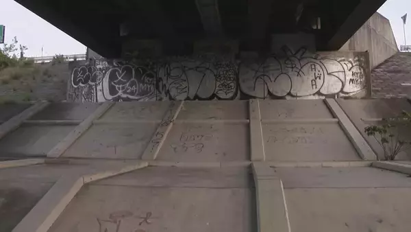 「職務質問しようとした警察官を突き飛ばした疑い 自衛官の男を現行犯逮捕 ｢スプレーで落書きをしている…｣との通報で駆け付けた警察官に…愛知・江南市」の画像