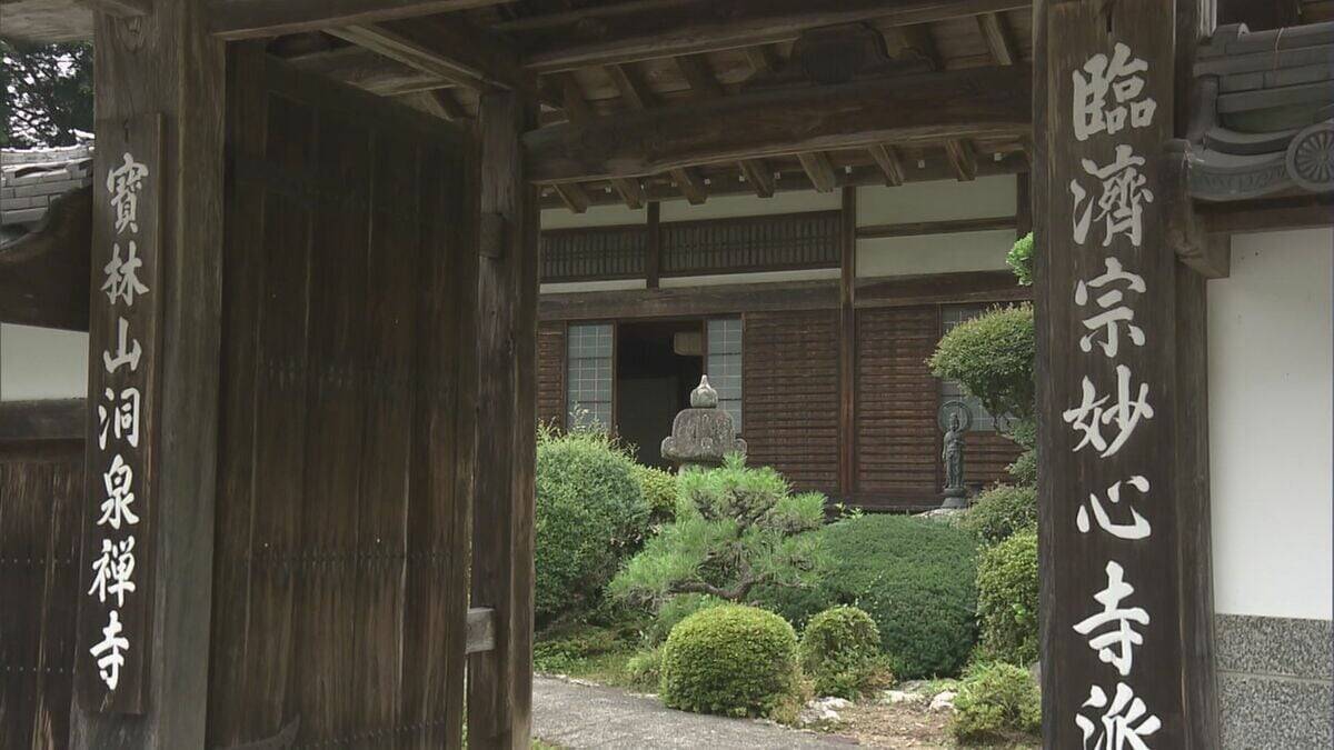 寺から地蔵菩薩像など仏像11体が盗まれる 誰が？何のために？ お供え物を取りかえようと住職が本堂に来た際に異変に気がつき110番通報 岐阜・山県市の洞泉寺