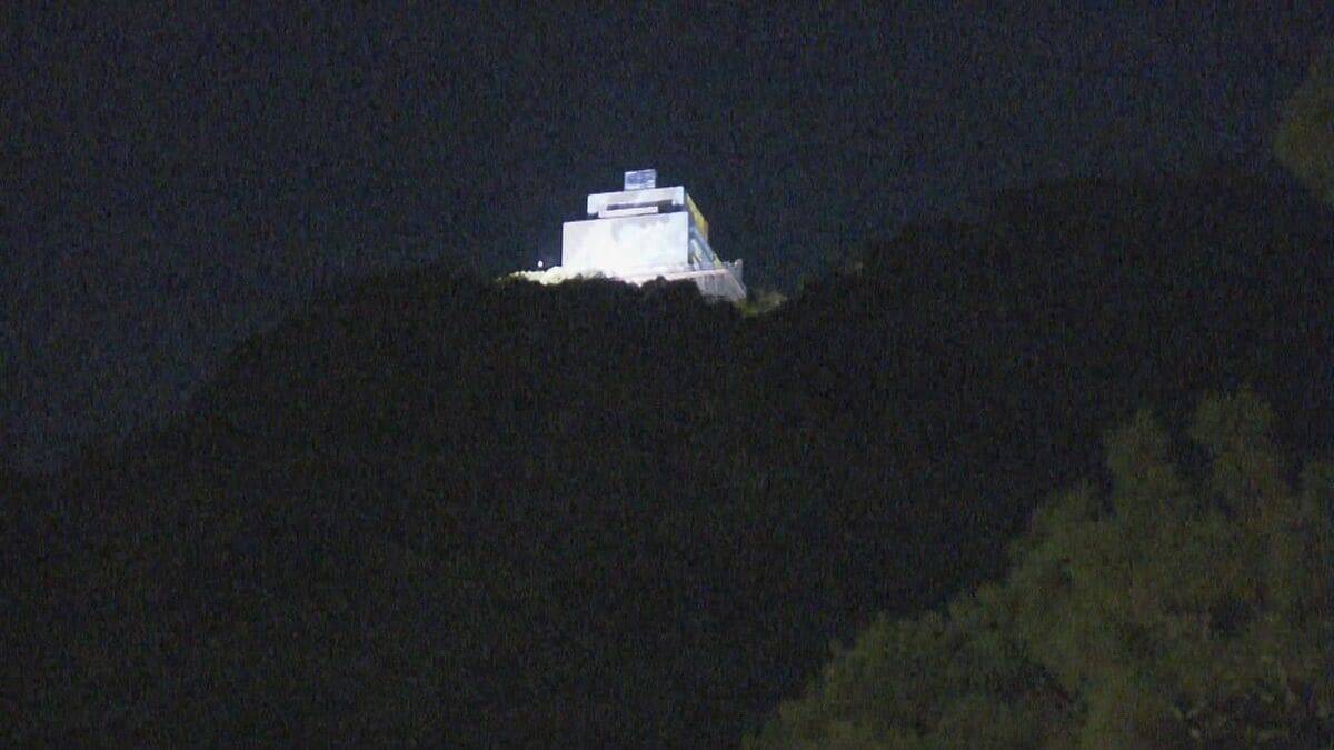 金華山の山頂付近で林野火災　山の斜面約600平方メートルが焼ける　けが人なし　「白煙が見える」などと目撃者から通報