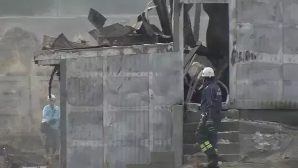 「ブタ約2000頭が死ぬ 養豚場で火事… 木造平屋建ての豚舎4棟が全焼 愛知･西尾市」の画像