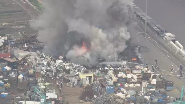 愛知･小牧市の産業廃棄物処理場で火災 トラックなどが燃える 消火活動続く