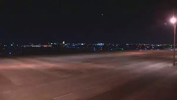 「｢火球｣とみられる明るい流れ星… 関東･関西･東海などで｢火球を見た｣の投稿相次ぐ 県営名古屋空港と三重・尾鷲の情報カメラに映る」の画像