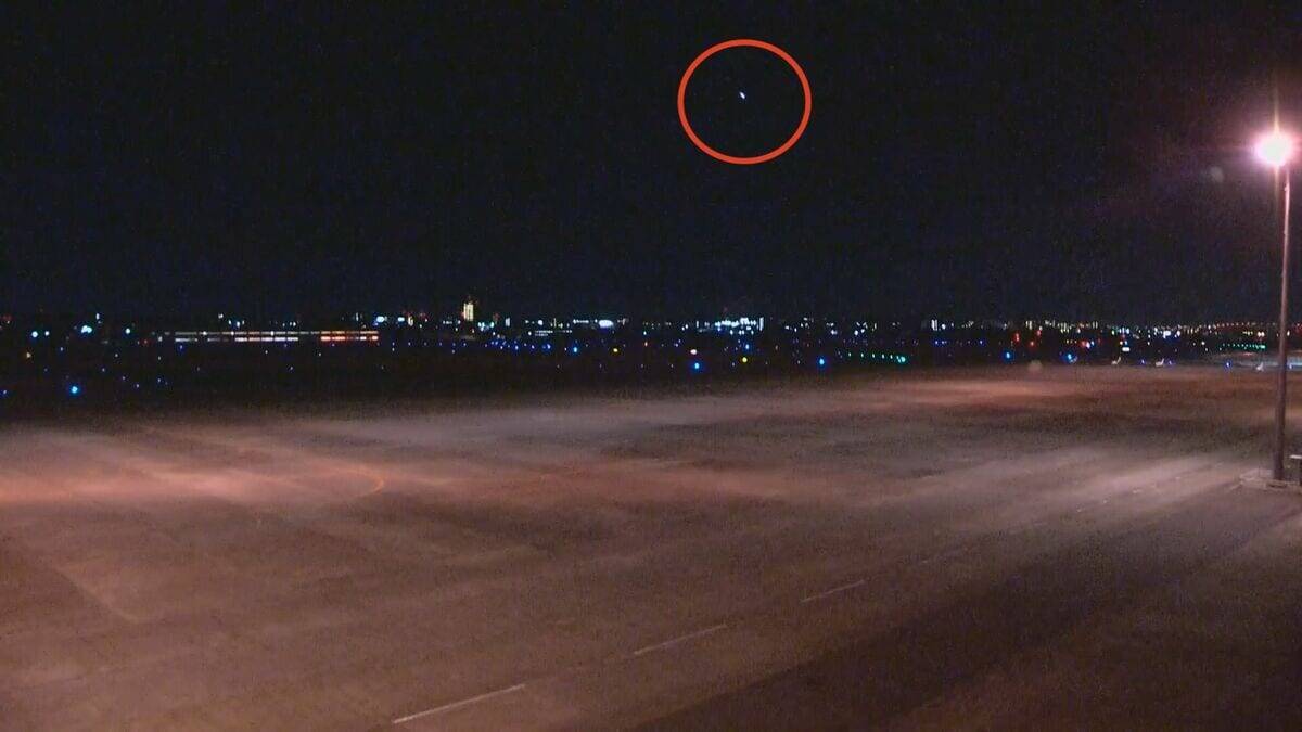 ｢火球｣とみられる明るい流れ星… 関東･関西･東海などで｢火球を見た｣の投稿相次ぐ 県営名古屋空港と三重・尾鷲の情報カメラに映る
