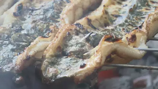 さばくウナギは“1日約60キロ” 土用の丑を前に専門店は大賑わい 焼き場の体感は｢50～60℃くらい｣も暑さ対策は… 三重・津市