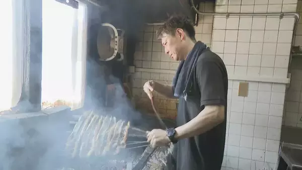 「さばくウナギは“1日約60キロ” 土用の丑を前に専門店は大賑わい 焼き場の体感は｢50～60℃くらい｣も暑さ対策は… 三重・津市」の画像
