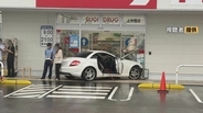 「アクセルとブレーキを踏み間違えた」三重・四日市市のドラッグストアに車突っ込む けが人なし