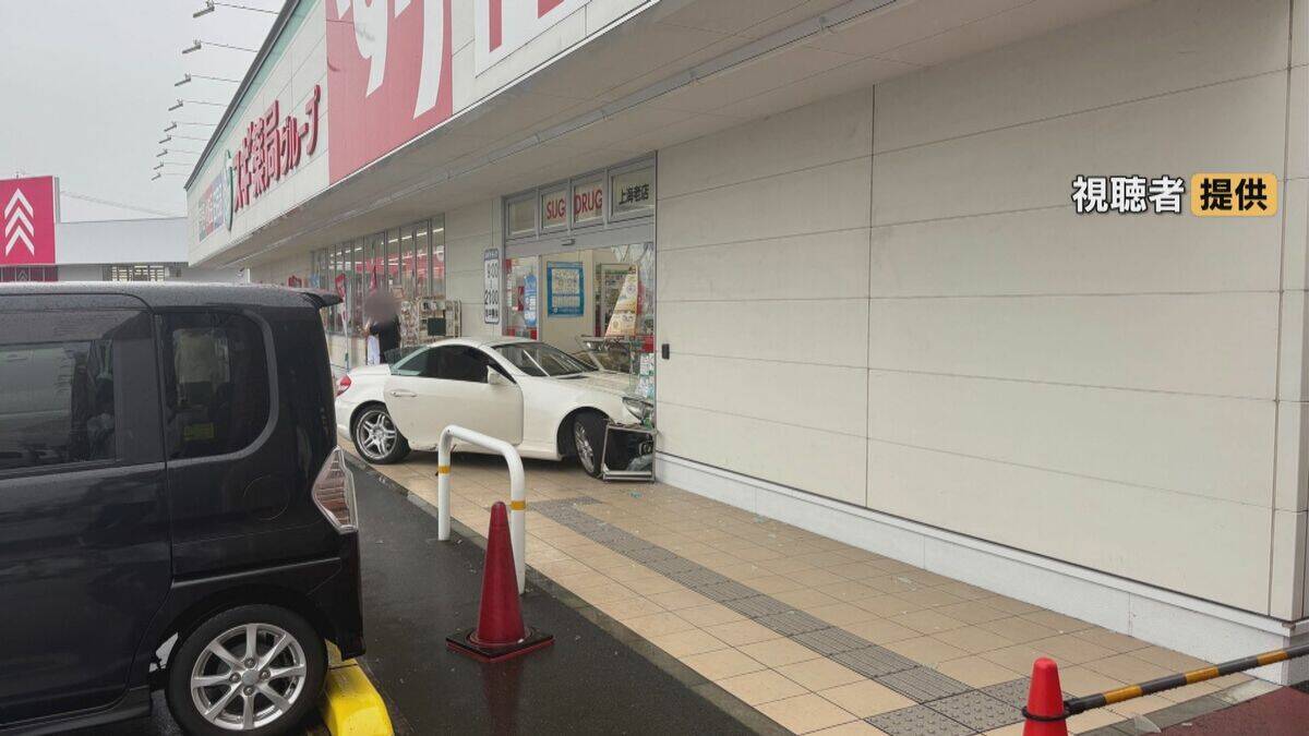 「アクセルとブレーキを踏み間違えた」三重・四日市市のドラッグストアに車突っ込む けが人なし