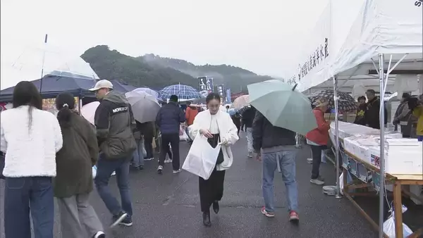 「伊勢海老やブリなどが安い！年末きいながしま港市始まる「財布のひもが緩みまくりました」三重・紀北町 紀伊長島」の画像