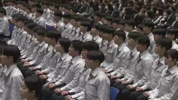 「トヨタが運営する職業訓練校「トヨタ工業学園」で卒業式 豊田章男会長が卒業生234人に激励 ｢トヨタを支える人材となるため絶えず努力｣との決意を胸に…3月から正社員に」の画像