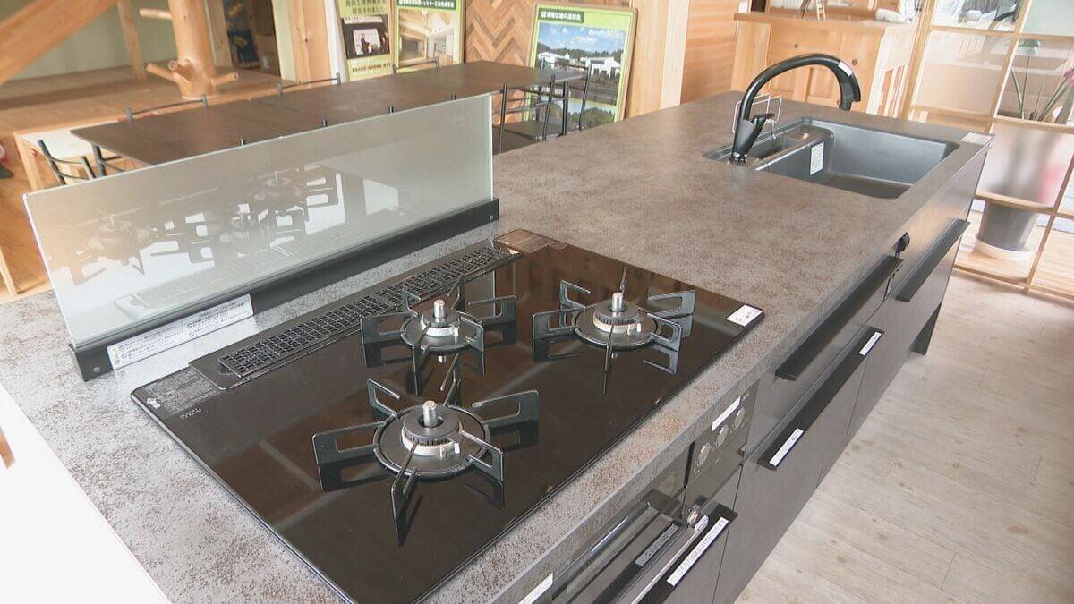 住宅メーカー｢危機的状況になるかも…｣ 家1軒に必要な資材の約6割が石油製品 新規受注ができなくなる恐れも