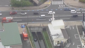 【速報】｢車が用水路に転落｣｢運転手が外に出られない｣ 車同士の事故 はずみで1台が転落…運転していた高齢女性がケガ 愛知･豊田市