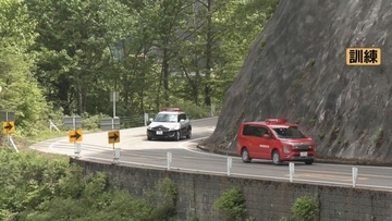標高1400メートルで車が落石に巻き込まれたら… ｢白山白川郷ホワイトロード｣今シーズンの開通を前に事故対応訓練 警察･消防などが手順確認