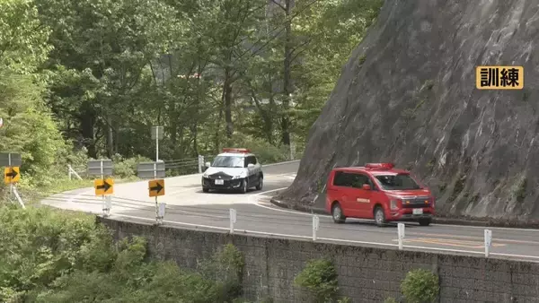標高1400メートルで車が落石に巻き込まれたら… ｢白山白川郷ホワイトロード｣今シーズンの開通を前に事故対応訓練 警察･消防などが手順確認