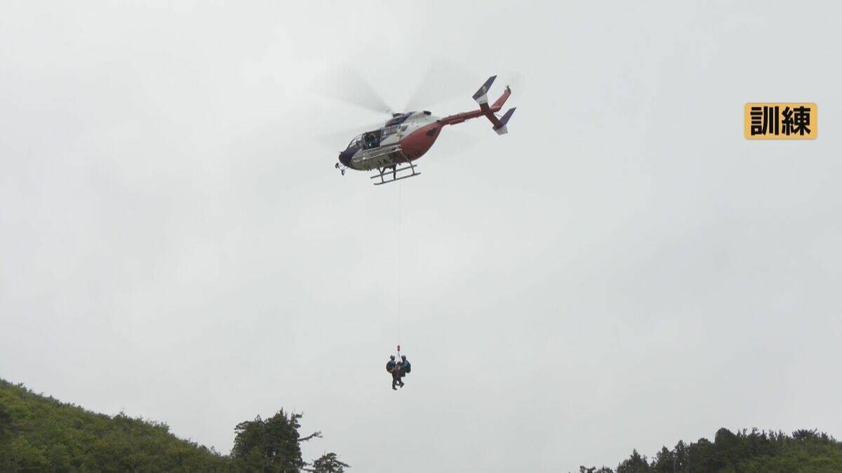 標高1400メートルで車が落石に巻き込まれたら… ｢白山白川郷ホワイトロード｣今シーズンの開通を前に事故対応訓練 警察･消防などが手順確認