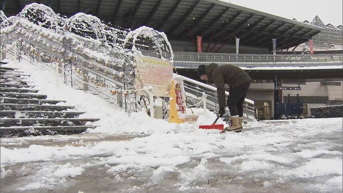 スリップ事故相次ぐ… 名古屋で今季初の積雪 岐阜･高山市では最大20センチ 白川村では61センチの積雪 “今季最強寒波”襲来