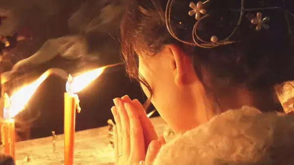 幻想的な光の中で… 着物姿で恋愛成就を願う三寺まいり 岐阜県飛騨市