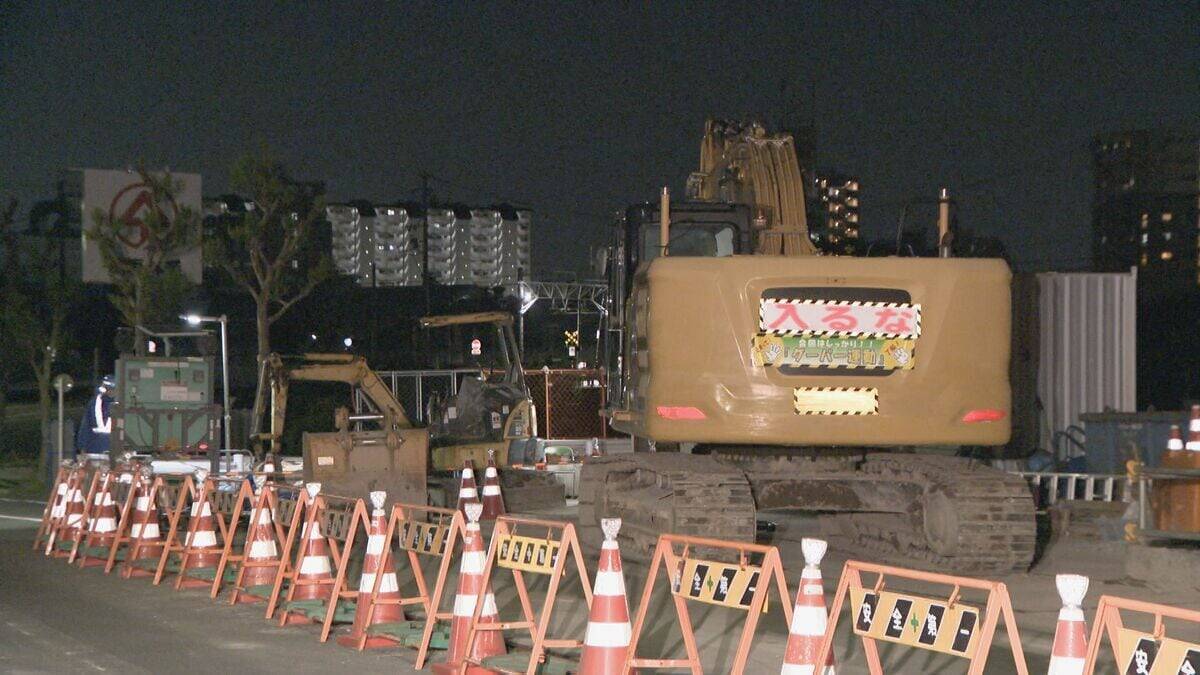 つり上げ中の小型の重機が落下し壁と挟まれる…　下で支えていた男性作業員（48）が死亡　橋の架け替え工事中に　名古屋・瑞穂区