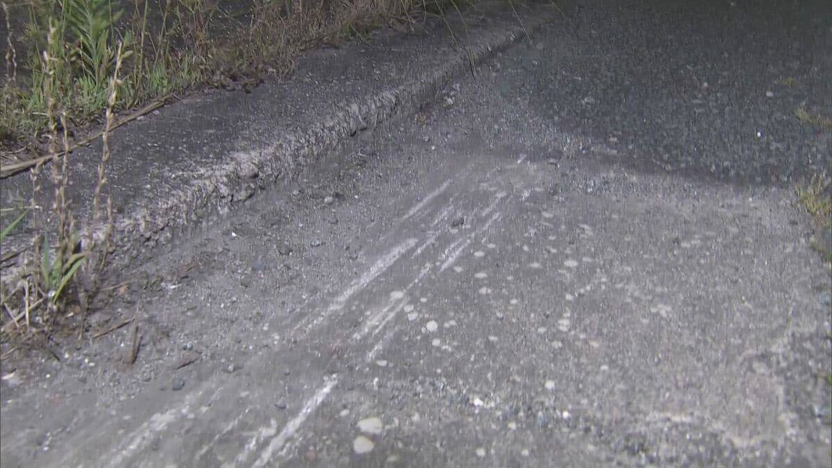 無免許運転し交差点で信号待ちの車に追突 乗っていた女性にケガさせ逃げた疑い 現場に車を放置…18歳男を逮捕 三重・津市の国道23号