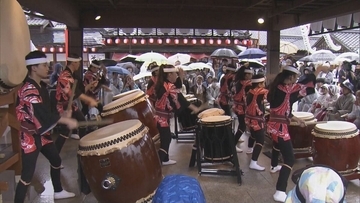 “おかげ横丁”に力強い太鼓の音が鳴り響く 全国から約500人の太鼓打ちが集結 無病息災・五穀豊穣を願う「神恩感謝日本太鼓祭」 三重・伊勢市
