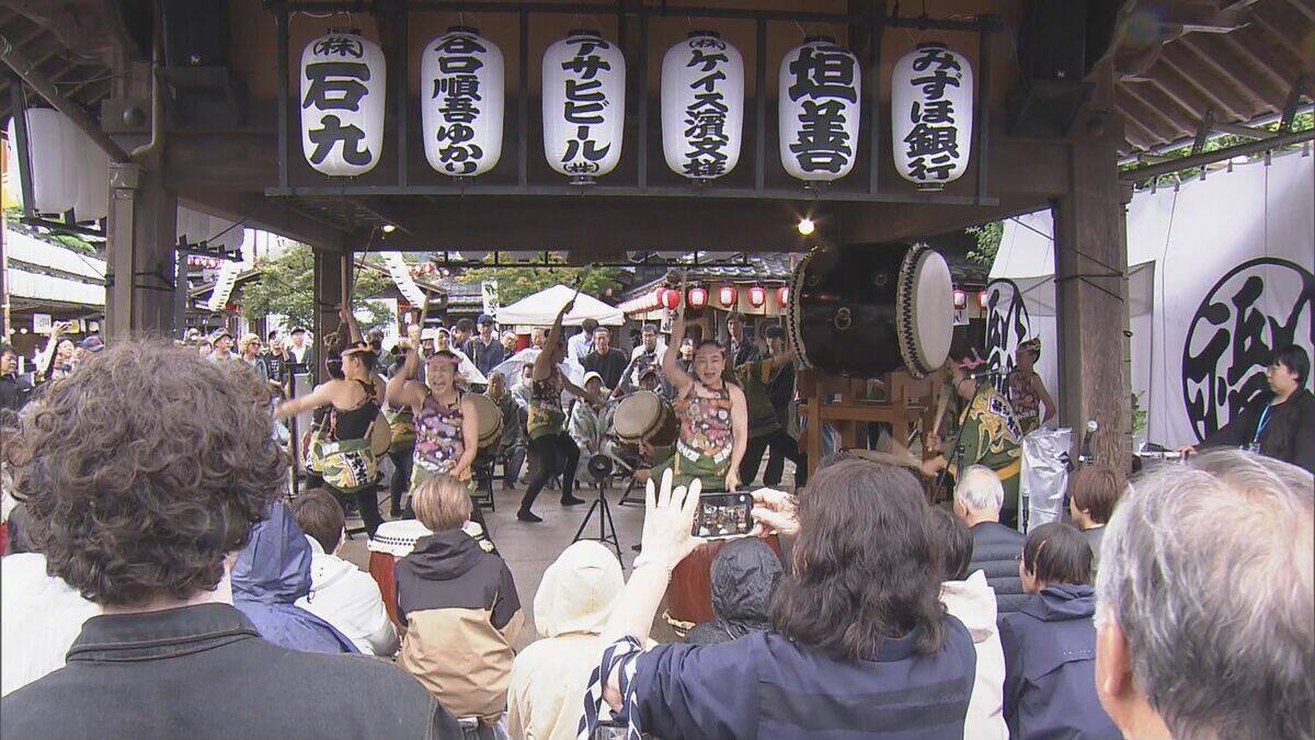 “おかげ横丁”に力強い太鼓の音が鳴り響く 全国から約500人の太鼓打ちが集結 無病息災・五穀豊穣を願う「神恩感謝日本太鼓祭」 三重・伊勢市