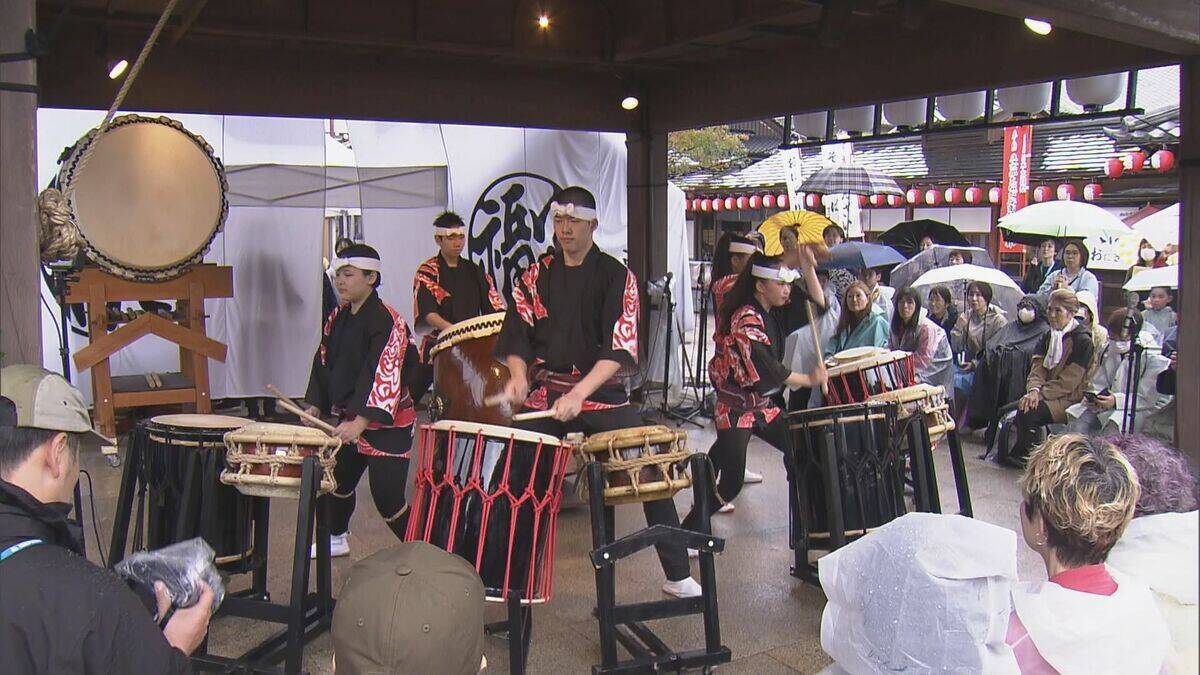 “おかげ横丁”に力強い太鼓の音が鳴り響く 全国から約500人の太鼓打ちが集結 無病息災・五穀豊穣を願う「神恩感謝日本太鼓祭」 三重・伊勢市