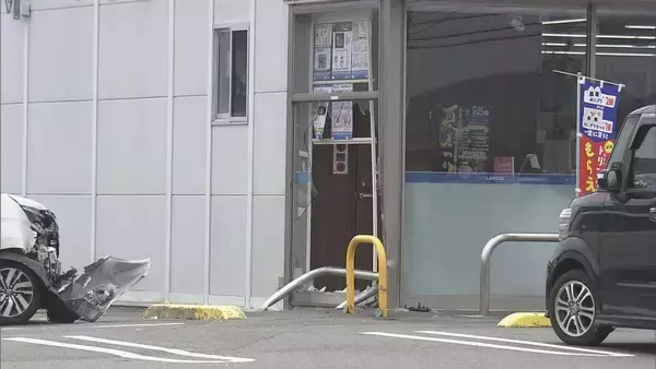 「コンビニに65歳男性が運転する乗用車が突っ込む　けが人なし　岐阜・美濃加茂市」の画像